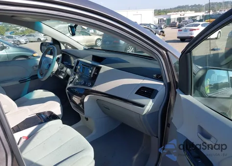 2011 Toyota Sienna Le V6 из США, поврежденный, VIN 5TDKK3DC6BS045758